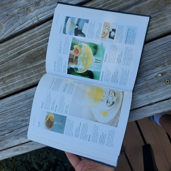 The Bartenders Guide to Cocktails & Mixed Drinks! - Picture 6 of 7